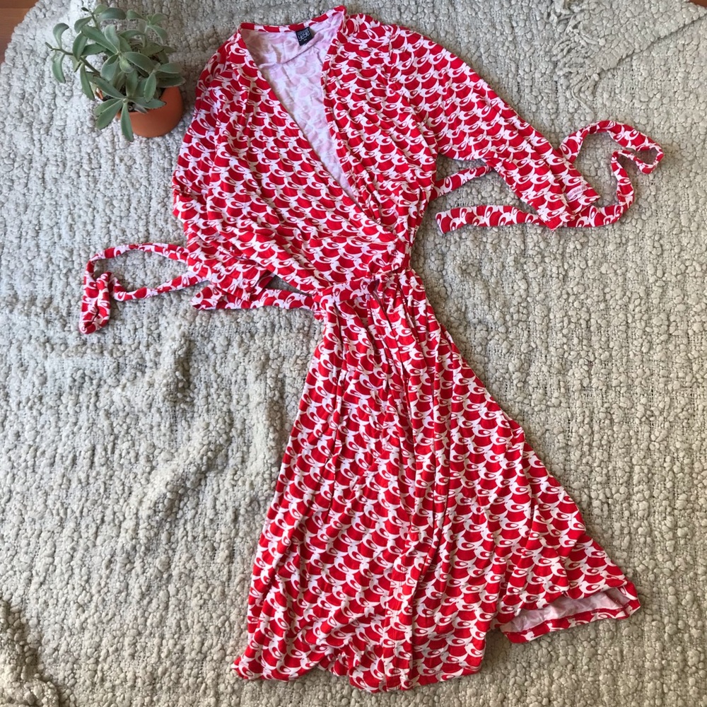 ModCloth Red/white print wrap dress - Slimming!